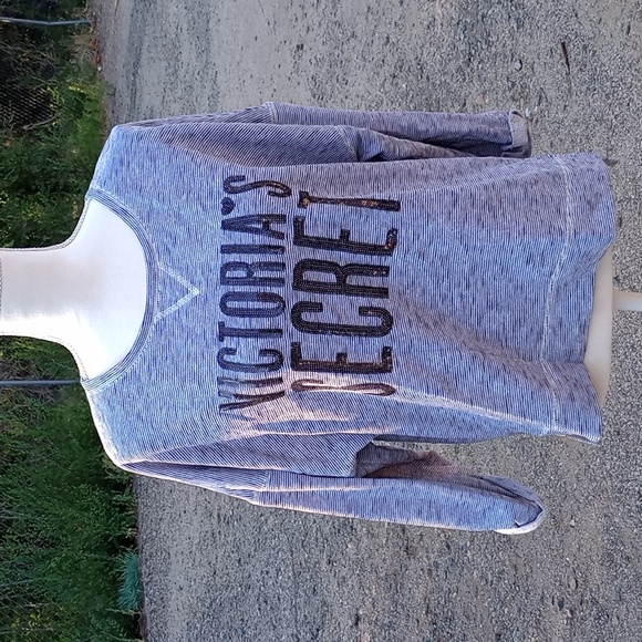 Victoria's Secret Tops - Victoria's Secret long sleeve